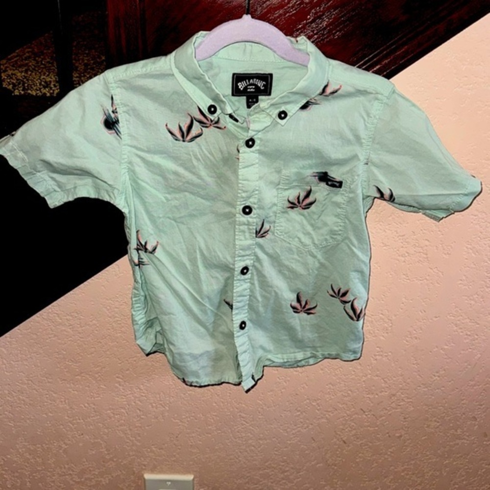 Billabong Mint Green Short Sleeve Button-Down Shirt with Tropical Print